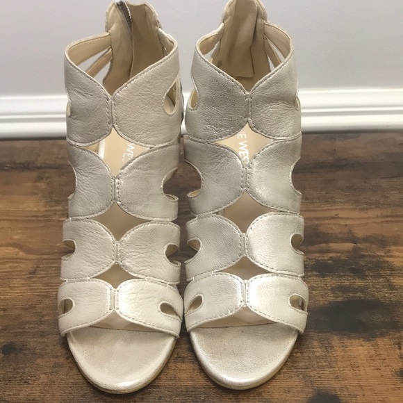 Nine West silver heels - Picture 2 of 4